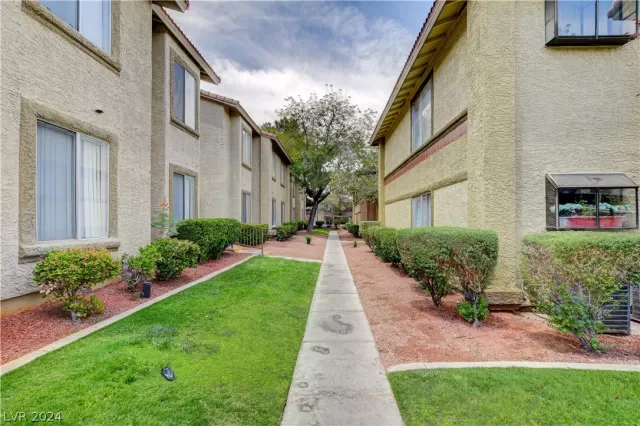 MLS: 2573676 Condo For Sale