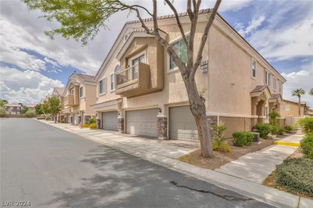 MLS: 2573760 Condo For Sale