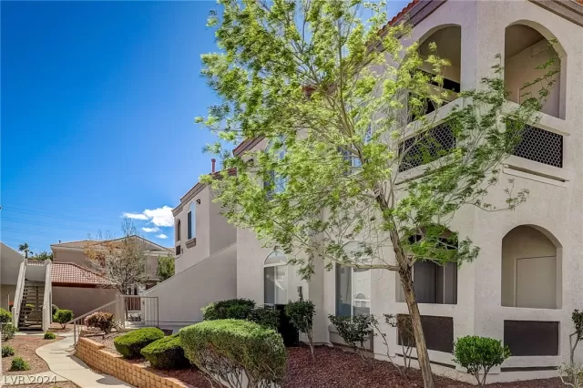 MLS: 2573789 Condo For Sale