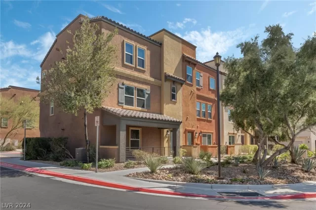 MLS: 2573819 Condo For Sale