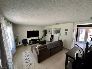 Photo #4: 2573821 Listing