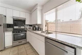 Photo #3: 2573880 Listing