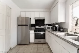 Photo #4: 2573880 Listing