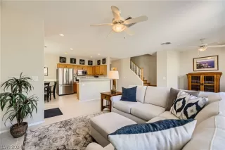 Photo #5: 2573906 Listing