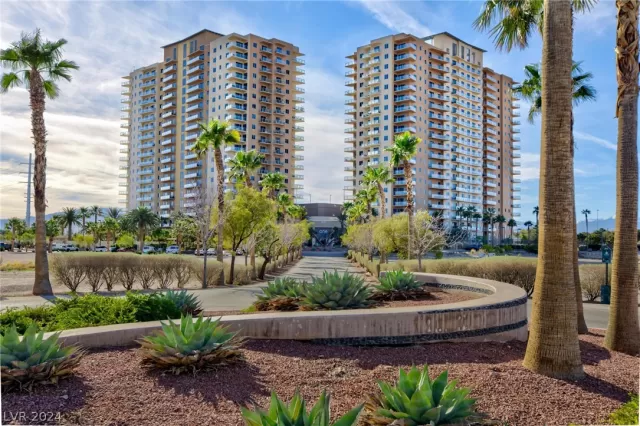 MLS: 2573998 Condo For Sale