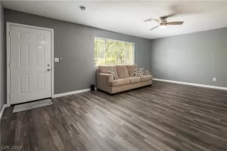 Photo #6: 2574061 Listing