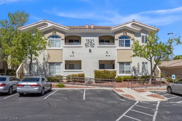 MLS: 2574066 Condo For Sale