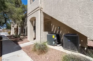 Photo #2: 2574121 Listing