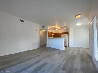 Photo #2: 2574135 Listing