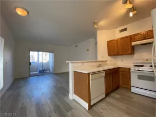 Photo #4: 2574135 Listing