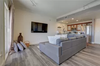 Photo #2: 2574216 Listing