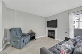 Photo #3: 2574372 Listing