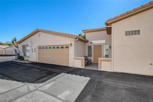 MLS: 2574382 Condo For Sale