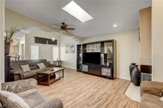 Photo #3: 2574382 Listing