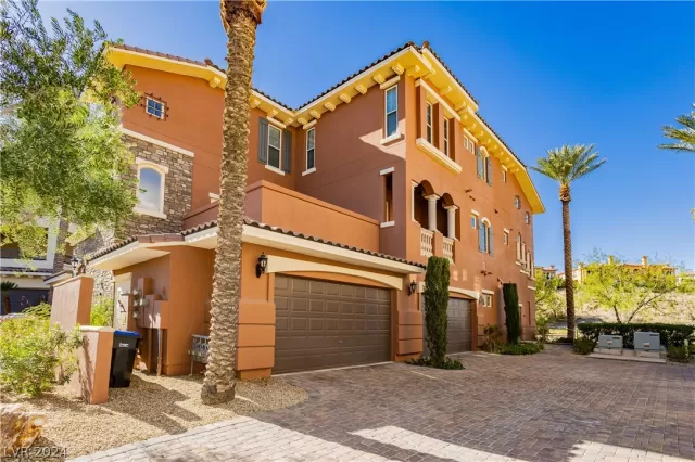 MLS: 2574405 Condo For Sale