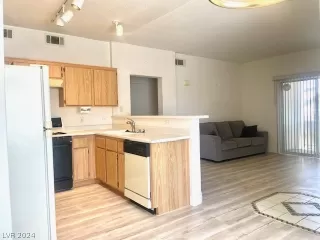 Photo #4: 2574444 Listing