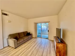 Photo #6: 2574444 Listing