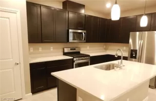 Photo #5: 2574487 Listing