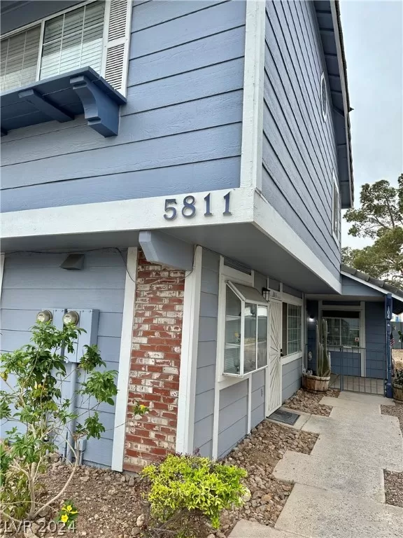 MLS: 2574582 Condo For Sale