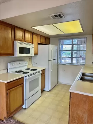 Photo #2: 2574582 Listing