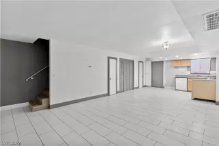 Photo #3: 2574643 Listing