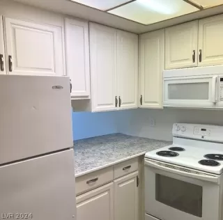 Photo #3: 2574649 Listing 
