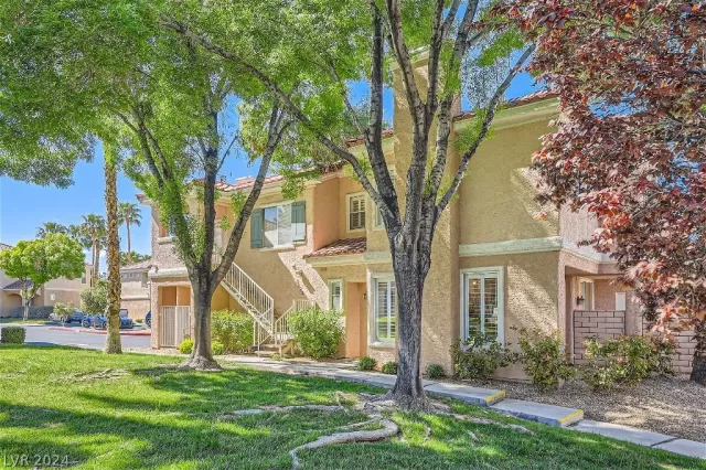 MLS: 2574651 Condo For Sale