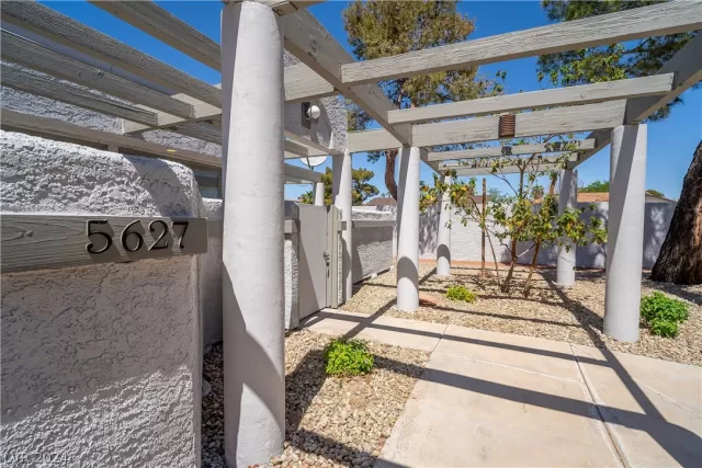 MLS: 2574653 Condo For Sale