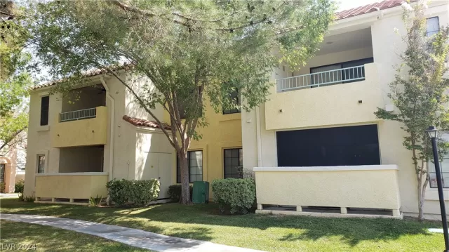 MLS: 2574665 Condo For Sale