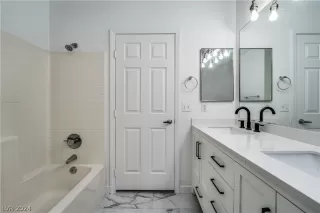 Photo #6: 2574682 Listing