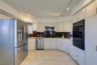 Photo #1: 2574785 Listing 