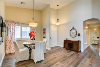 Photo #2: 2574816 Listing