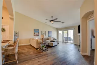 Photo #3: 2574816 Listing