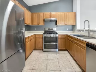 Photo #5: 2574826 Listing