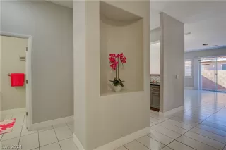 Photo #5: 2574840 Listing