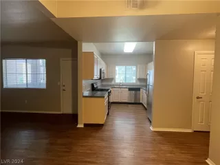 Photo #6: 2574921 Listing