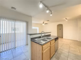 Photo #5: 2574935 Listing 