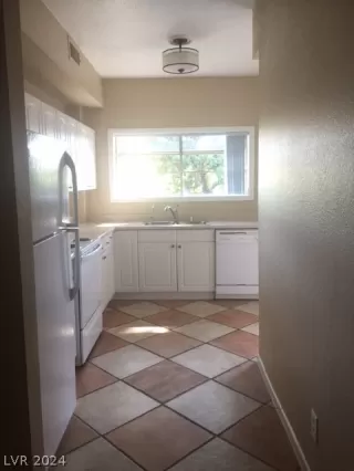 Photo #3: 2574937 Listing 