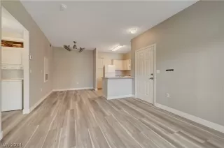 Photo #5: 2575002 Listing 