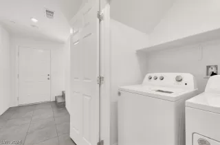 Photo #5: 2575015 Listing