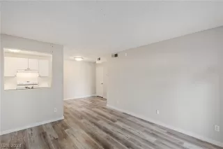 Photo #3: 2575025 Listing