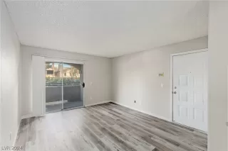 Photo #4: 2575025 Listing