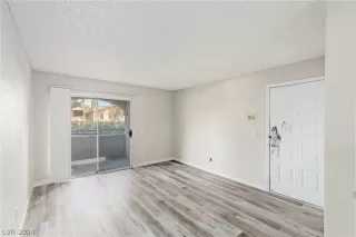 Photo #5: 2575025 Listing