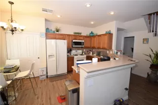 Photo #3: 2575037 Listing