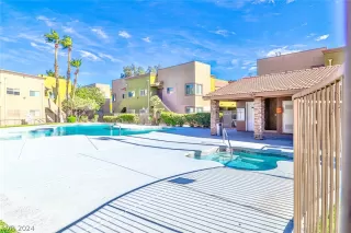 Photo #3: 2575043 Listing