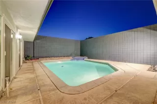 Photo #2: 2575046 Listing