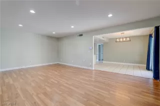 Photo #5: 2575046 Listing