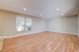 Photo #6: 2575046 Listing