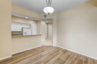 Photo #6: 2575074 Listing