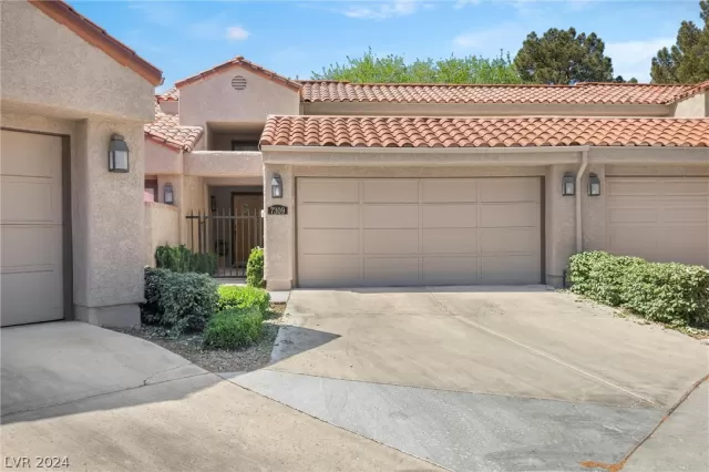 MLS: 2575084 Condo For Sale